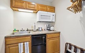 Cedarbrook Queen Studio 107